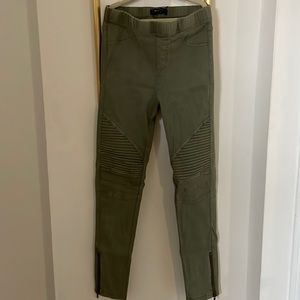 Trendy Green Pants/ Skinny